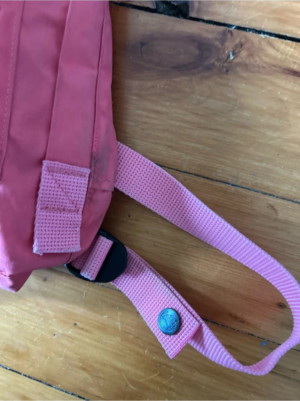 Fjallraven Kånken Pink Classic Backpack flaws